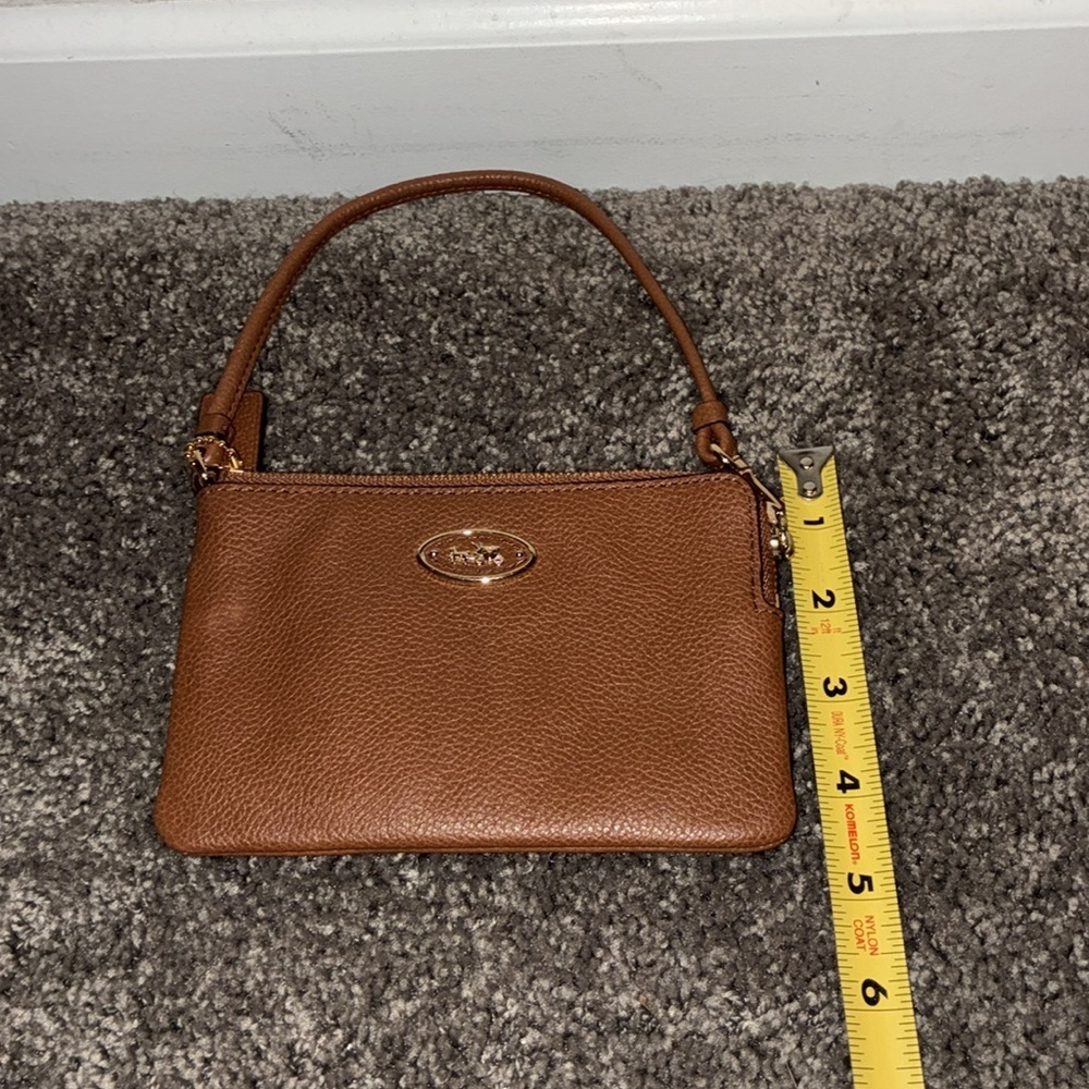 Coach CORNER ZIP WRISTLET IN CROSSGRAIN LEATHER - Picture 6 of 6